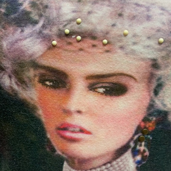 Only True Collection Streetwear Seductive Woman - Picture 2 of 5